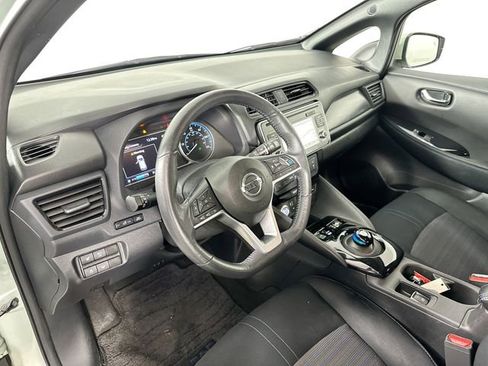 Used 2018 Nissan Leaf SV w/ SV Technology Package FWD image 19