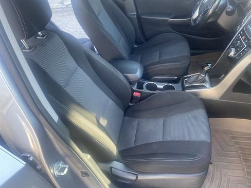 Used 2013 Hyundai Elantra GT w/ Touch & Go Pkg image 16