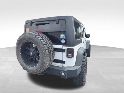 Used 2018 Jeep Wrangler Unlimited Sport S AWD/4WD image 3