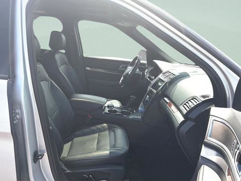Used 2017 Ford Explorer Platinum AWD/4WD image 40
