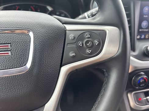 Used 2023 GMC Acadia SLT image 31