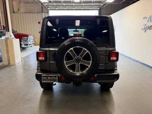 Used 2023 Jeep Wrangler Unlimited Sahara w/ Cold Weather Group AWD/4WD image 4