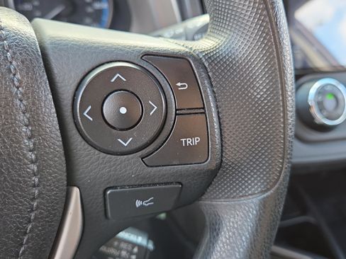 Used 2018 Toyota RAV4 LE image 29