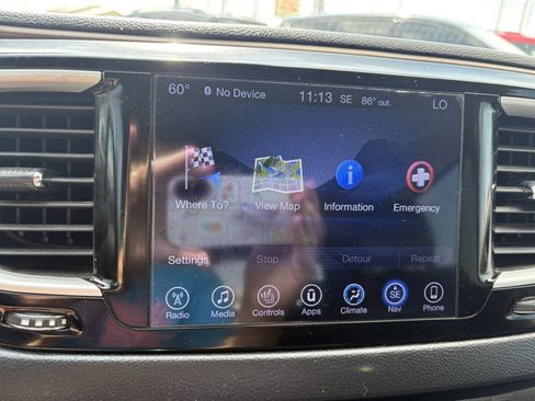 Used 2017 Chrysler Pacifica Touring-L FWD image 34