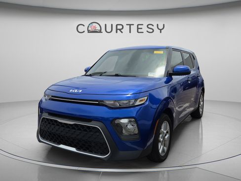Used 2022 Kia Soul LX FWD image 1