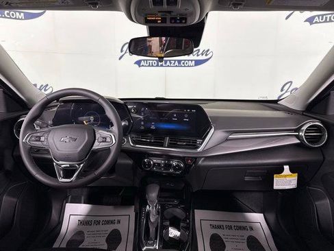 New 2025 Chevrolet Trax ACTIV w/ Sunroof Package image 2