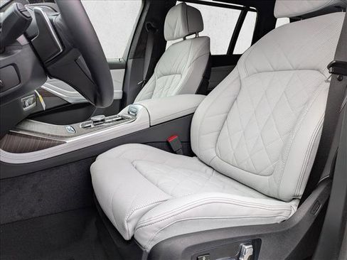 New 2026 BMW X7 xDrive40i w/ Premium Package image 4