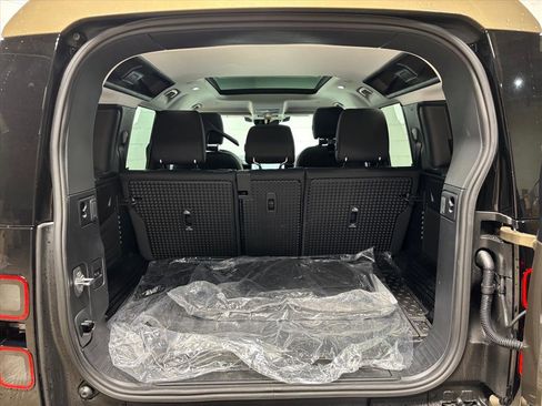 Used 2026 Land Rover Defender 110 S image 43