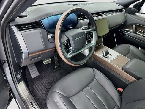 Certified 2025 Land Rover Range Rover Long Wheelbase SE AWD/4WD image 9