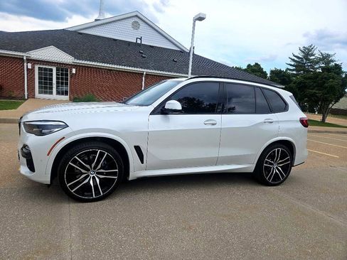 Used 2021 BMW X5 xDrive40i w/ M Sport Package image 1