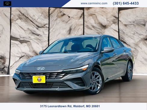 Used 2024 Hyundai Elantra SEL image 1