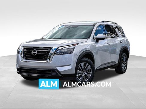Used 2025 Nissan Pathfinder SV image 1