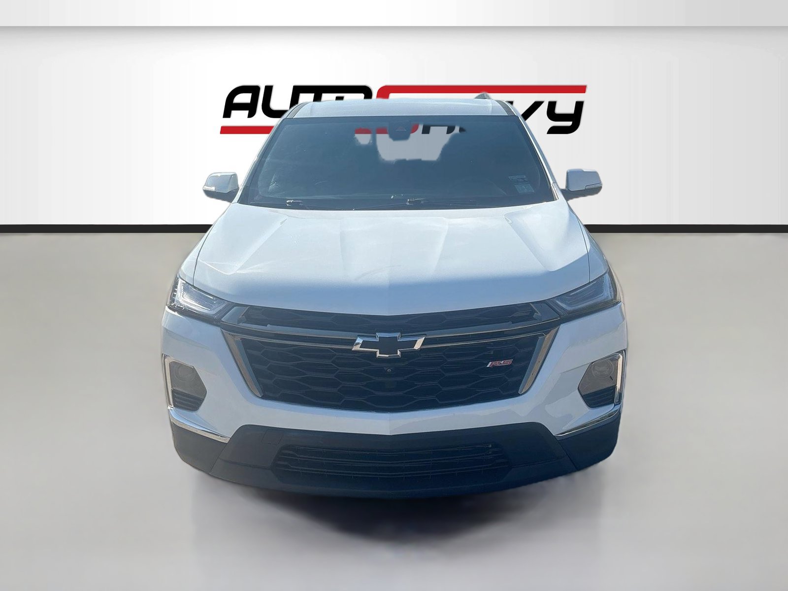 Used 2023 Chevrolet Traverse RS FWD image 2