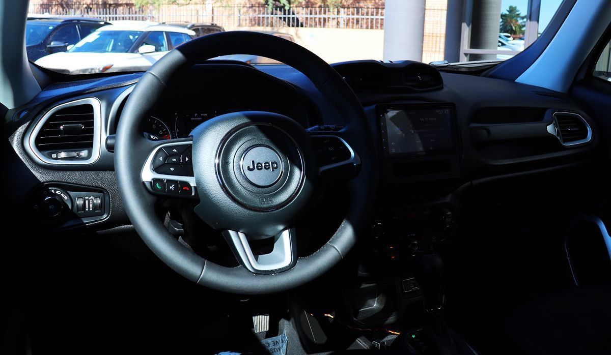 Used 2020 Jeep Renegade Latitude w/ Popular Equipment Group FWD image 35
