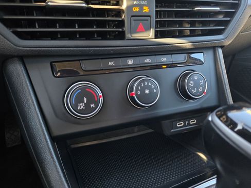 Used 2024 Volkswagen Jetta S image 28