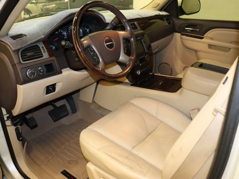 Used 2011 GMC Yukon Denali AWD/4WD image 31