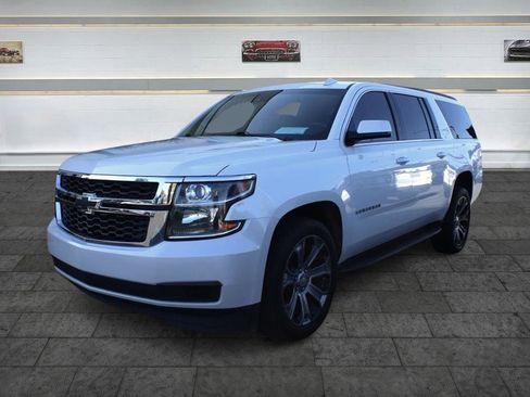 Used 2017 Chevrolet Suburban LT RWD image 3