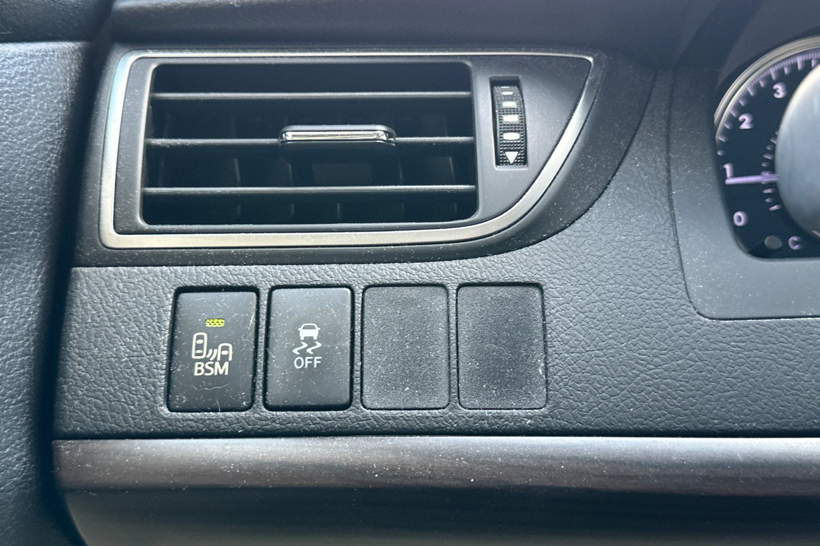 Used 2015 Toyota Camry XLE FWD image 38