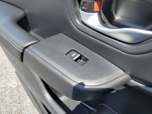 Used 2025 Honda Pilot EX-L image 16