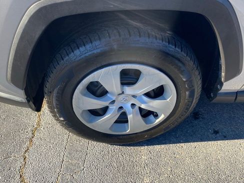 Used 2021 Toyota RAV4 LE image 20