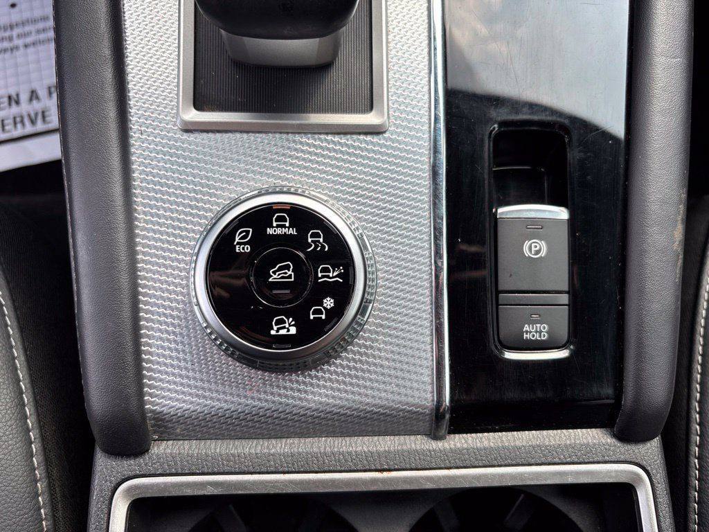 Used 2024 Mitsubishi Outlander SEL AWD/4WD image 29