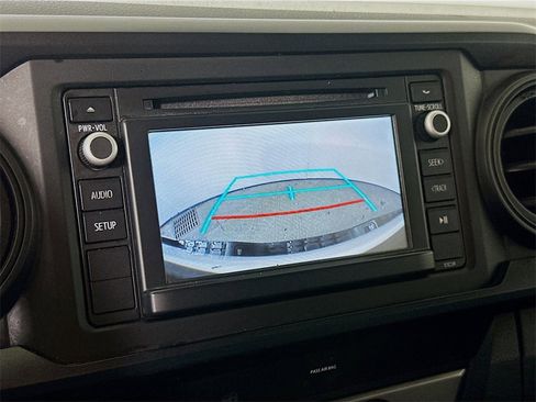 Used 2019 Toyota Tacoma SR w/ SR Convenience Package image 9