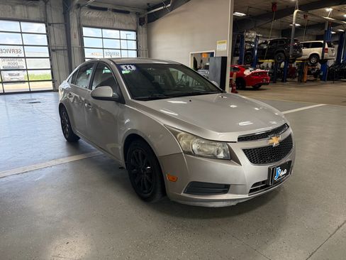 Used 2011 Chevrolet Cruze LT FWD image 4