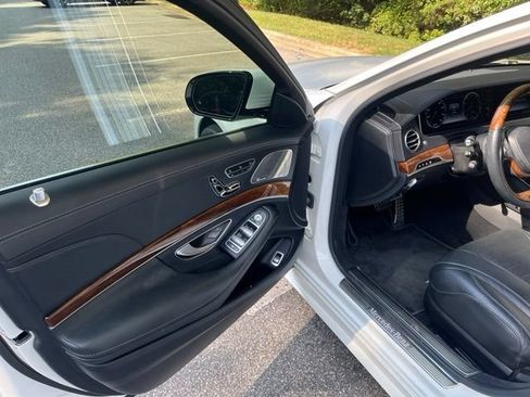 Used 2015 Mercedes-Benz S 550 4MATIC Sedan image 4