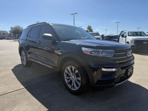 Certified 2022 Ford Explorer XLT w/ Equipment Group 202A image 2