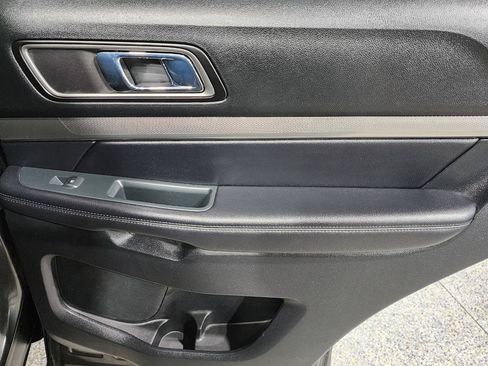 Used 2018 Ford Explorer XLT w/ Equipment Group 202A AWD/4WD image 36