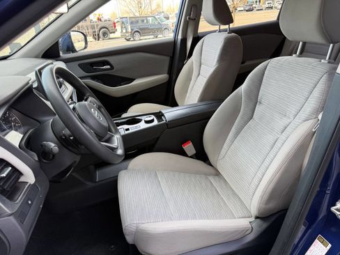 Used 2021 Nissan Rogue SV image 7