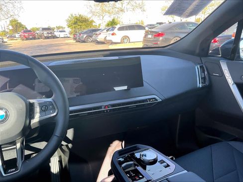 Used 2025 BMW iX xDrive50 w/ Sport Package image 9