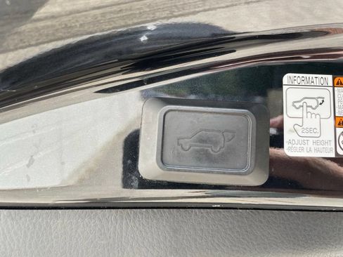 Used 2016 Toyota RAV4 XLE AWD/4WD image 10