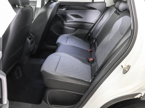 Used 2026 Volkswagen Tiguan SE w/ Panoramic Sunroof Package AWD/4WD image 35