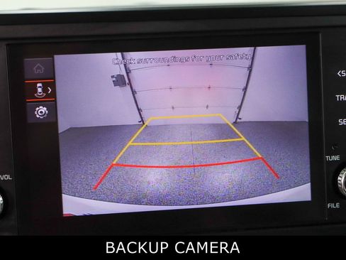 Used 2024 Kia Carnival LX image 18