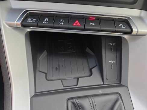 Certified 2025 Audi Q3 2.0T Premium w/ Convenience Package AWD/4WD image 15