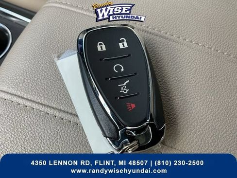 Used 2023 Chevrolet Traverse LT FWD image 27
