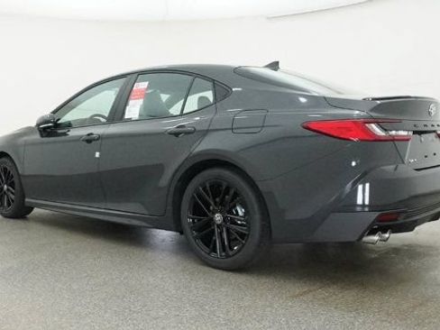New 2026 Toyota Camry Hybrid FWD image 40
