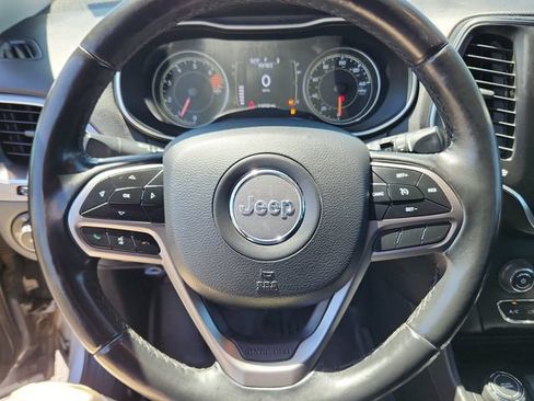 Used 2019 Jeep Cherokee Latitude Plus AWD/4WD image 9