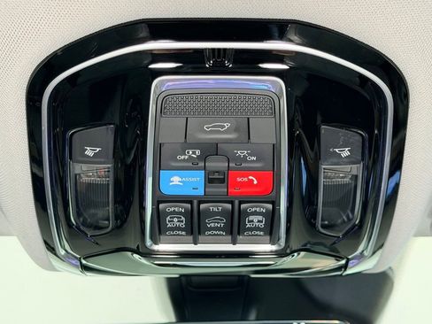 Used 2022 Jeep Grand Cherokee Summit w/ Advanced Protech Group IV AWD/4WD image 12