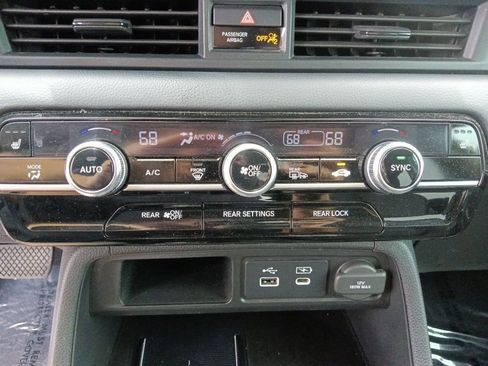 Used 2023 Honda Pilot Touring image 25