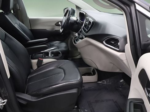 Certified 2019 Chrysler Pacifica Touring-L FWD image 15