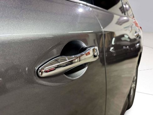 Used 2019 Nissan Pathfinder SV AWD/4WD image 21