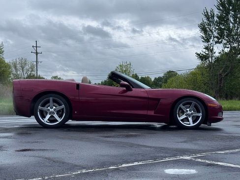 Used 2007 Chevrolet Corvette Convertible w/ Preferred Equipment Group RWD image 3