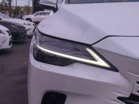 Used 2025 Lexus RX 350 w/ Convenience Package image 11