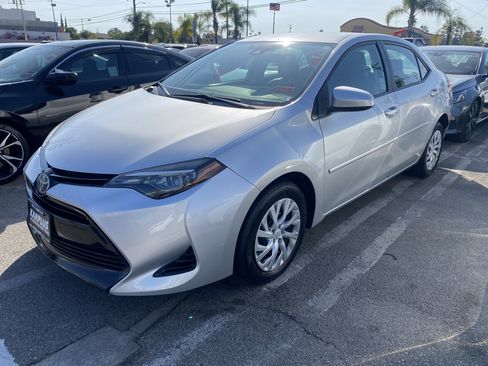 Used 2018 Toyota Corolla LE w/ Carpet Mat Package (TMS) FWD image 2