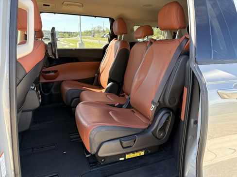 Used 2024 Kia Carnival SX FWD image 33