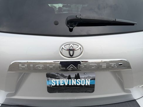 Used 2012 Toyota Highlander Limited w/ Tow Pkg AWD/4WD image 23