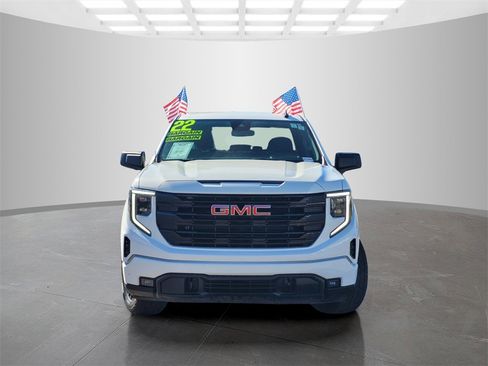 Used 2022 GMC Sierra 1500 Elevation image 2