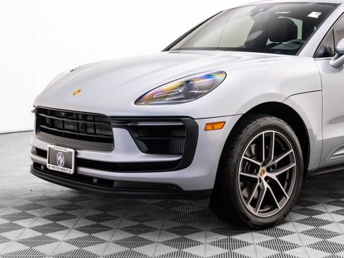 Used 2022 Porsche Macan S w/ Premium Package image 32